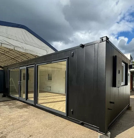 Modularer Container 32 x 10 ft – Büro/Kantine mit Panoramafenstern